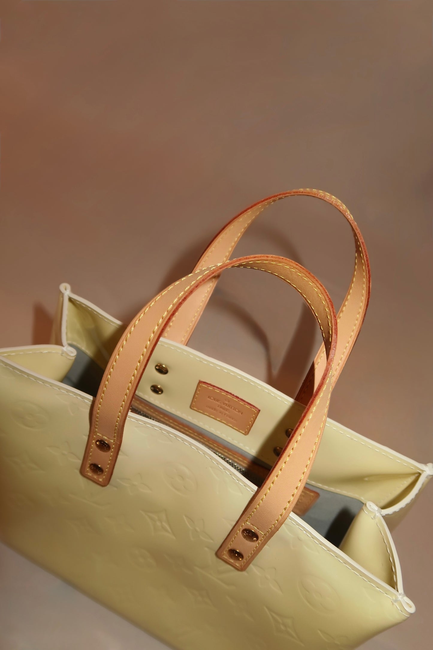 LOUIS VUITTON Monogram Vernis Reade PM Hand Bag Perle